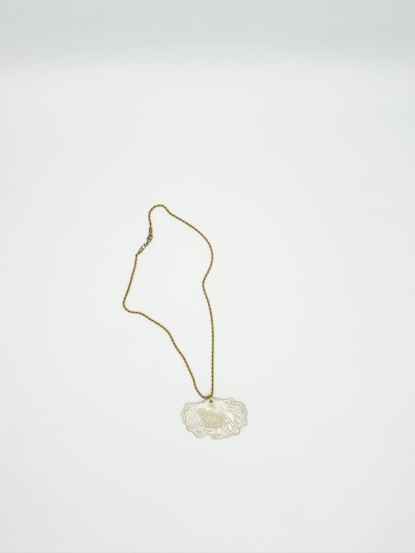 Atlantic shell necklace