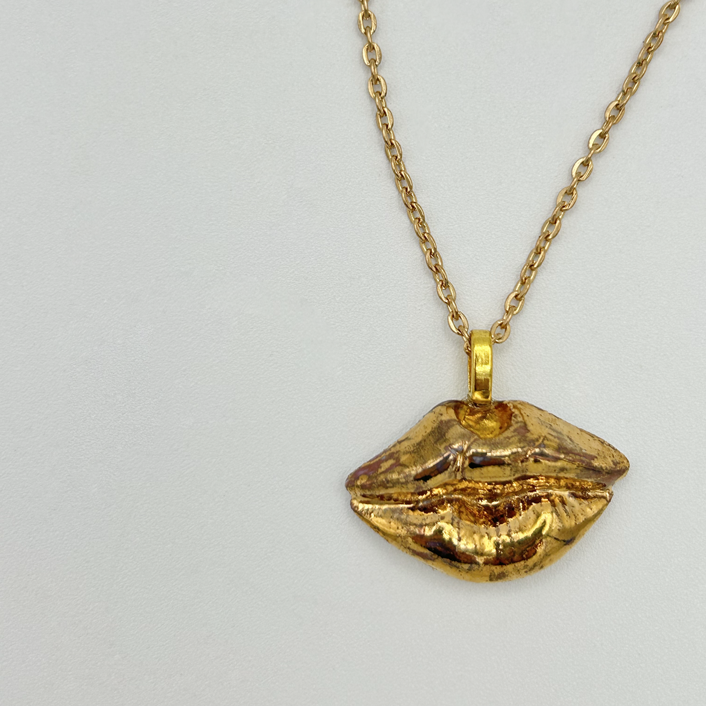 Lip necklace