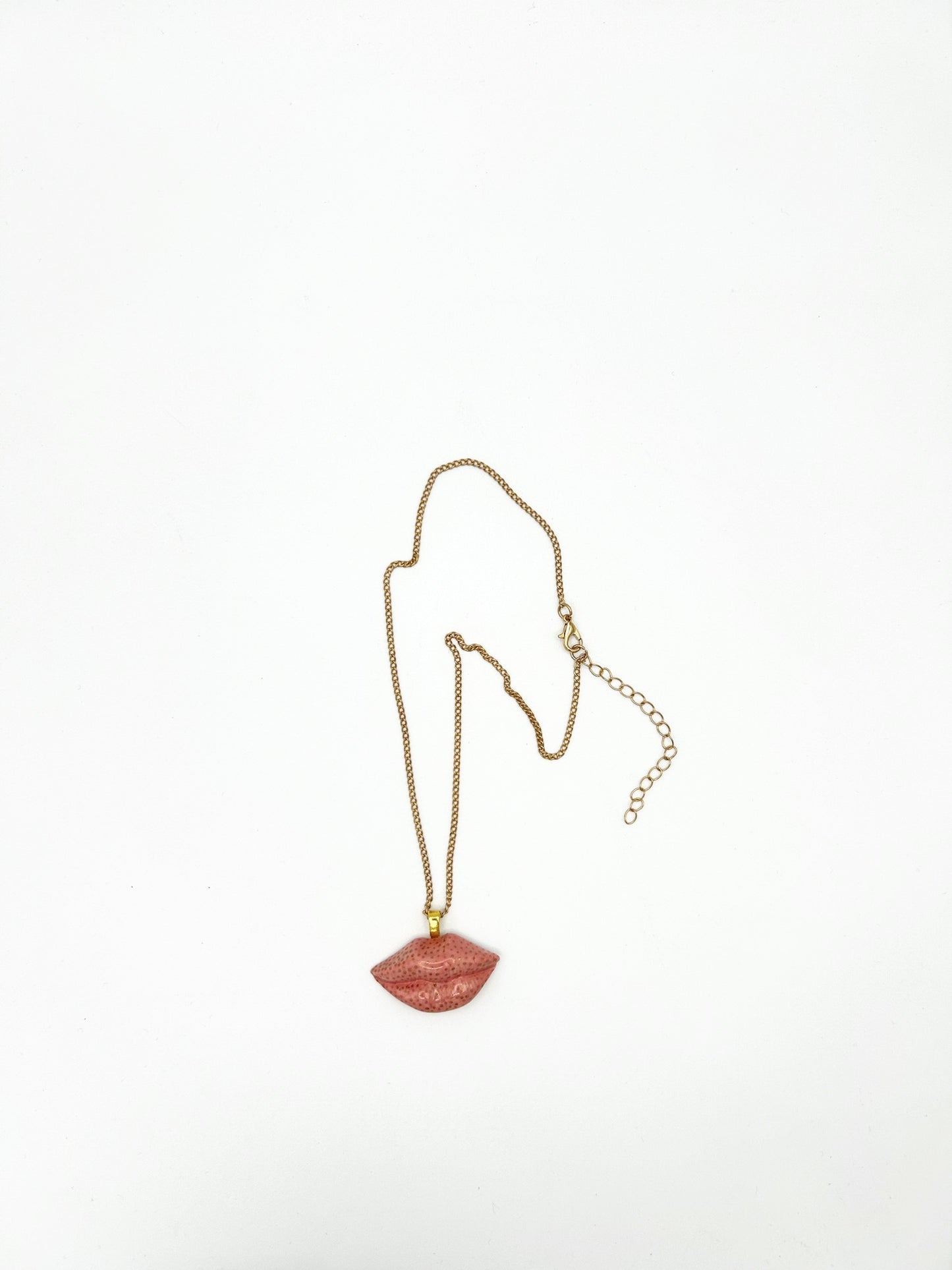 Dotted lip necklace