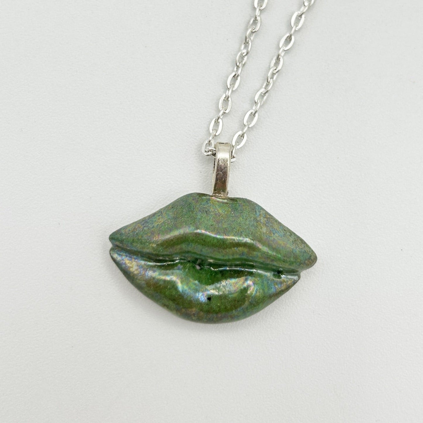 Lip necklace