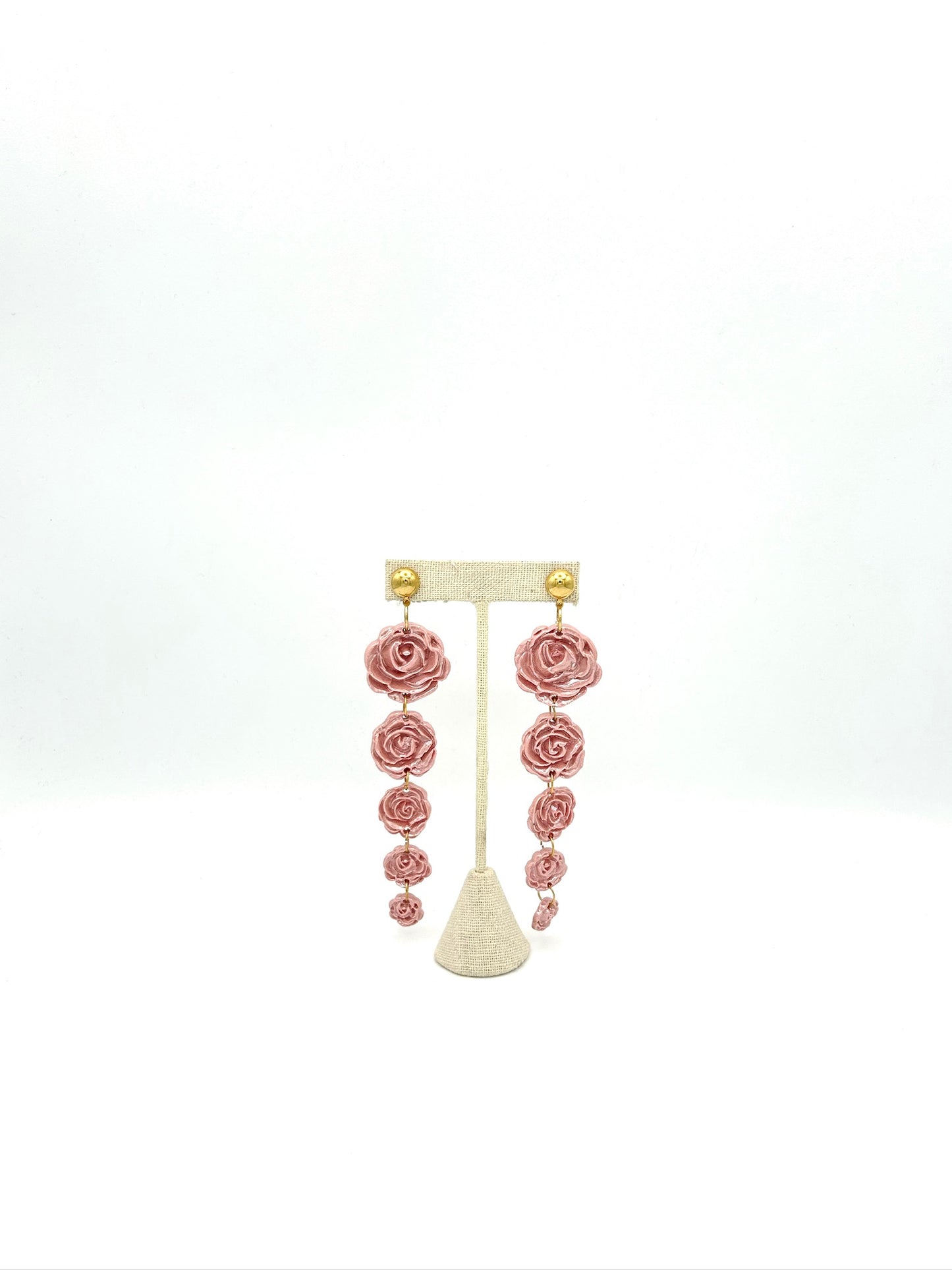 Shrinking roses earrings
