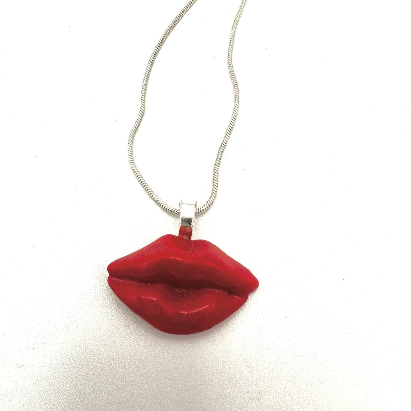 Lip necklace