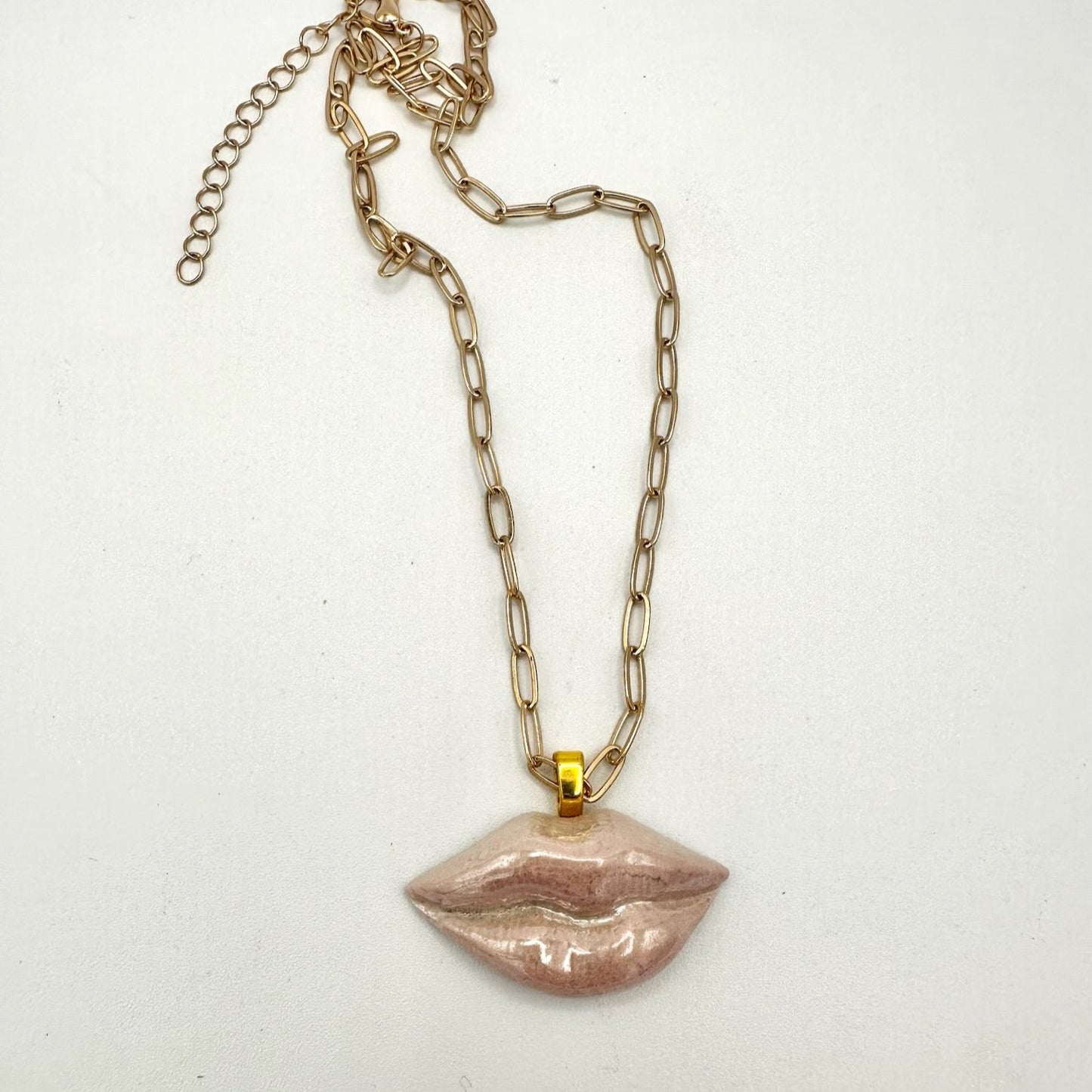 Lip necklace