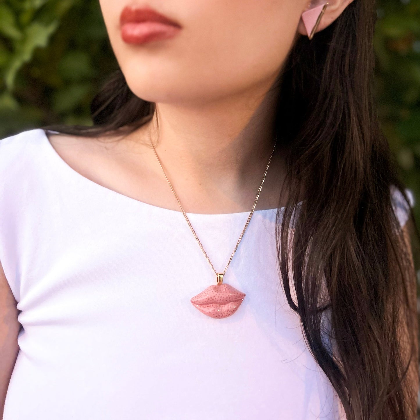 Dotted lip necklace