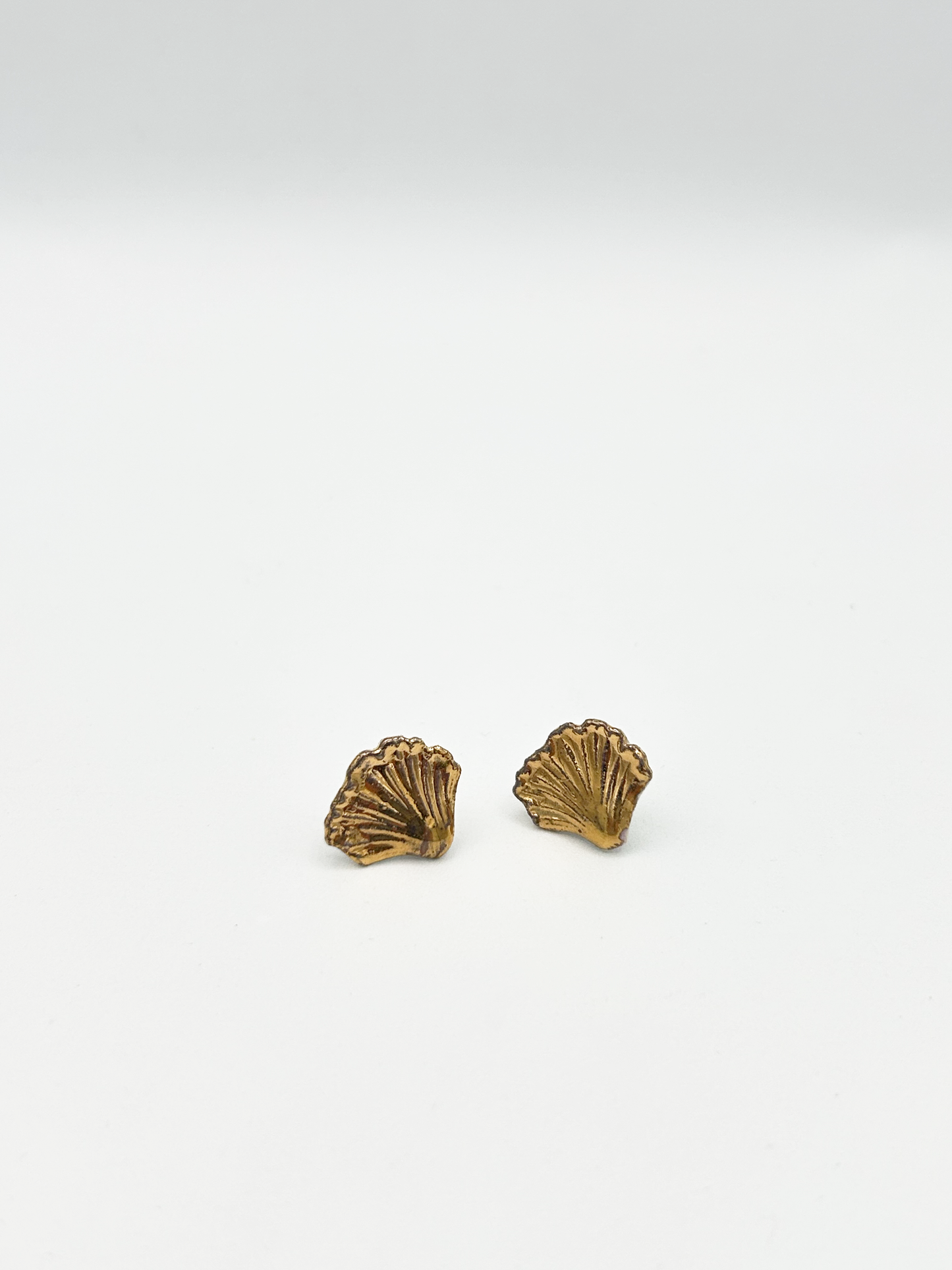 Athena shell studs