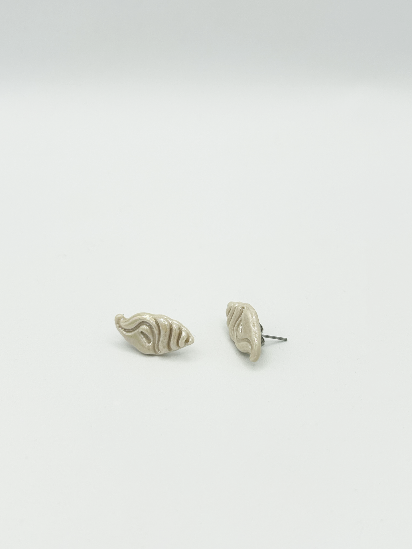 Conical shell studs
