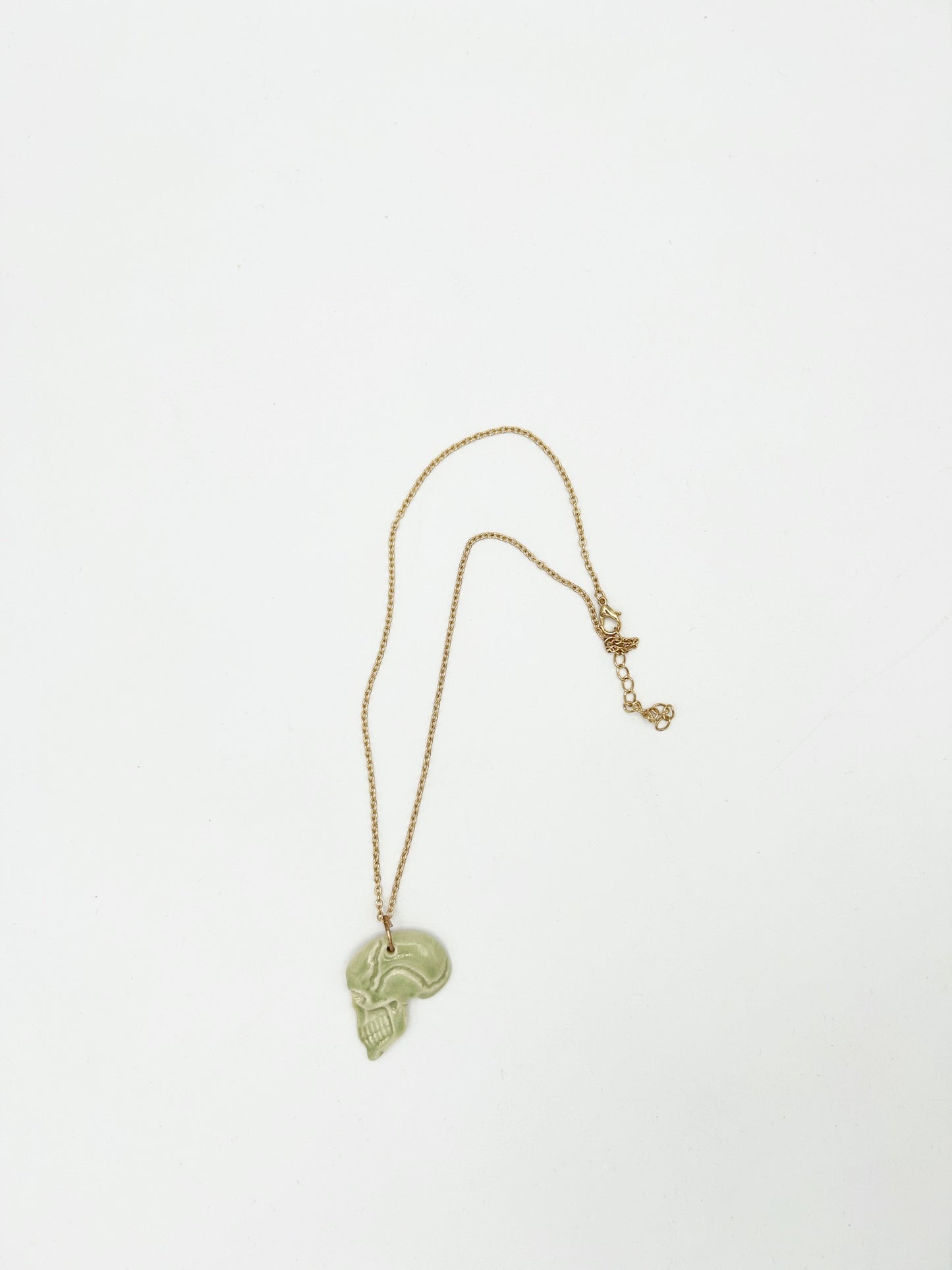 Skull profile necklace